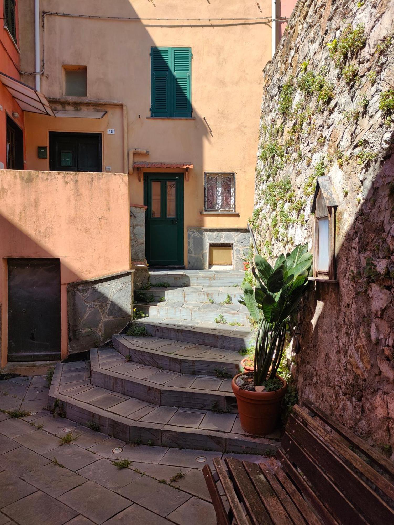 Tra Le Cinque Terre, Camogli E Portofino Con Scorcio Mare All'orizzonte *